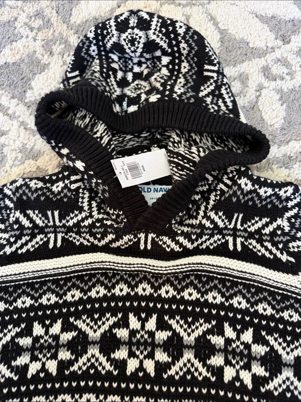 Old Navy boys’ hooded holiday sweater, black and white, size XS 5 NWT!